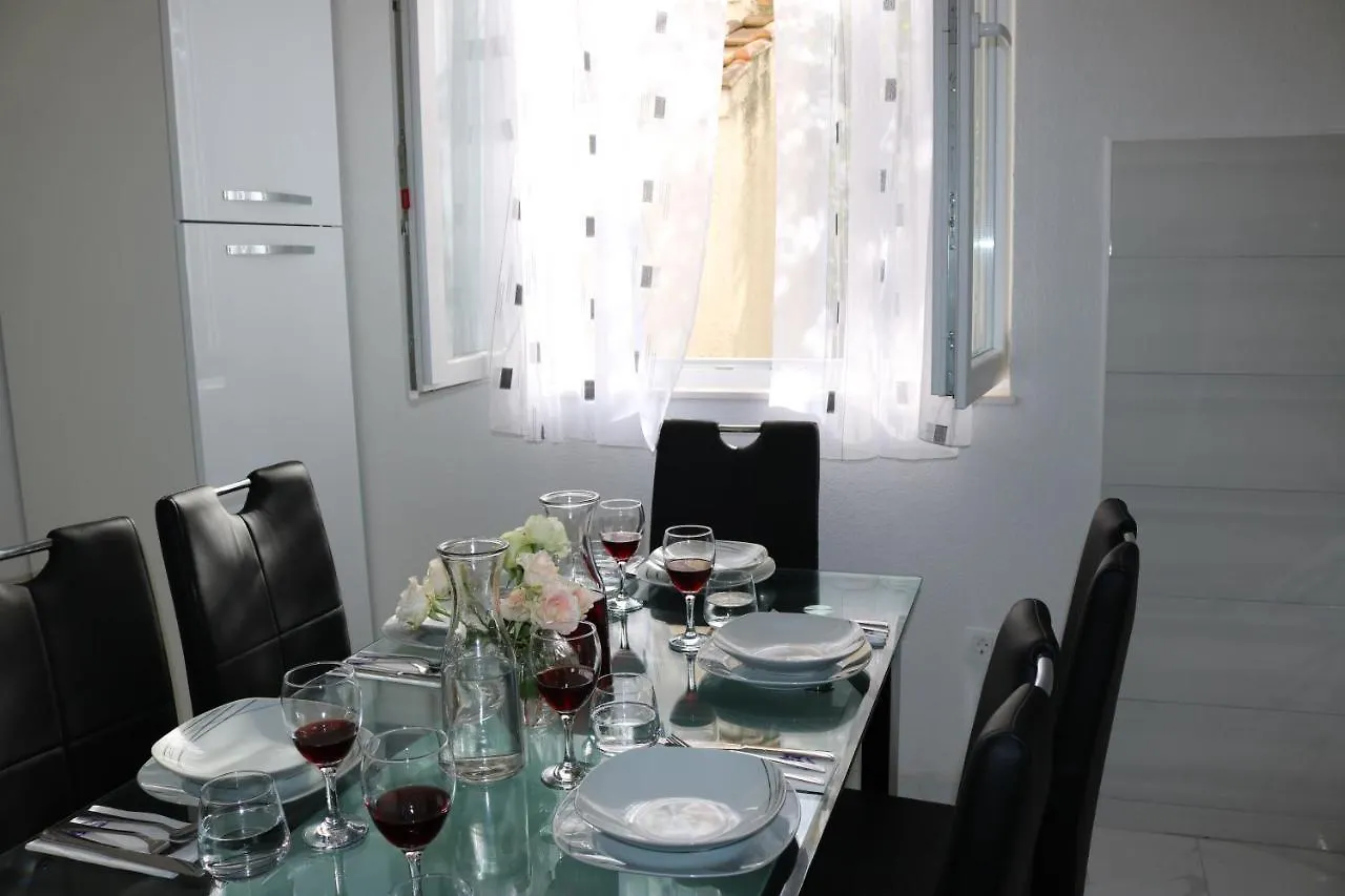 Ilma Apartment Trogir 0*,
